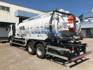 caminhao limpa fossa ja esta equipado e a disposicao do samae